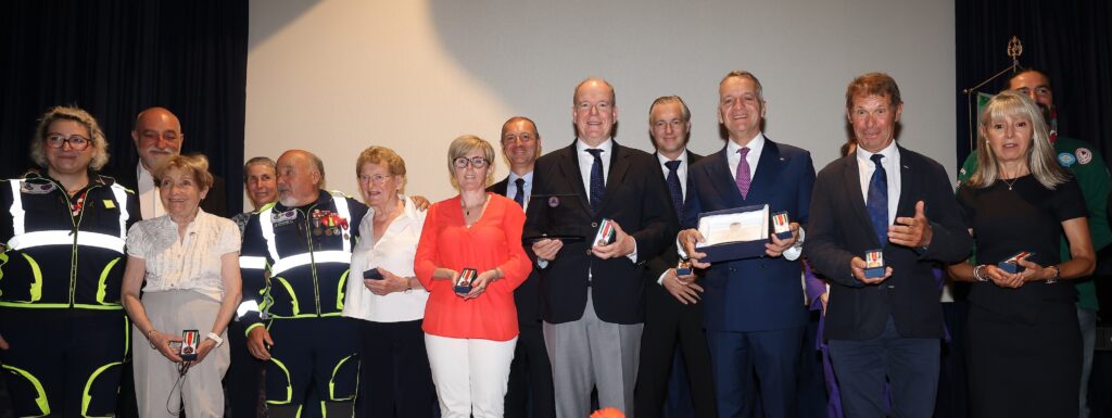 il Principe Alberto II di Monaco, presidente della Croce Rossa Monegasca, è stato ospite d'eccezione a Dolceacqua, per le celebrazioni del 40° anniversario della Protezione Civile “Roberto Bernardinello”.