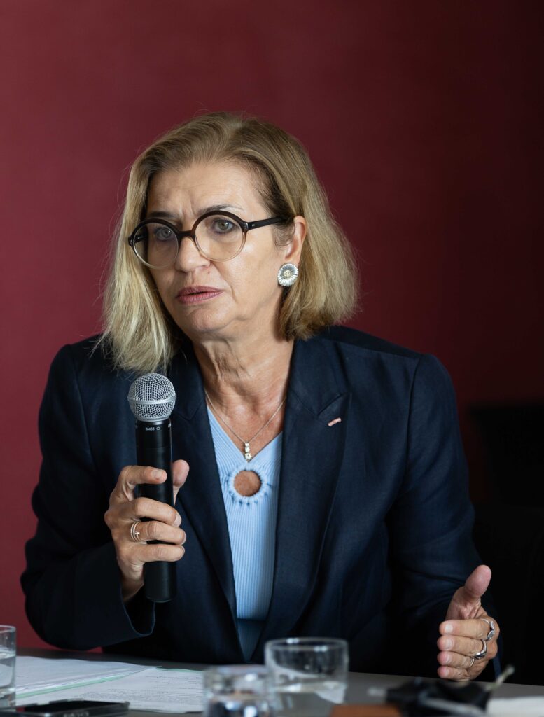 Tra interventi di donne Maryse Battaglia per gli alloggi dei monegaschi, Corinne Bertani per il Centro Commerciale di Fontvieille e Christine Pasquier-Ciulla per le riforme legislative