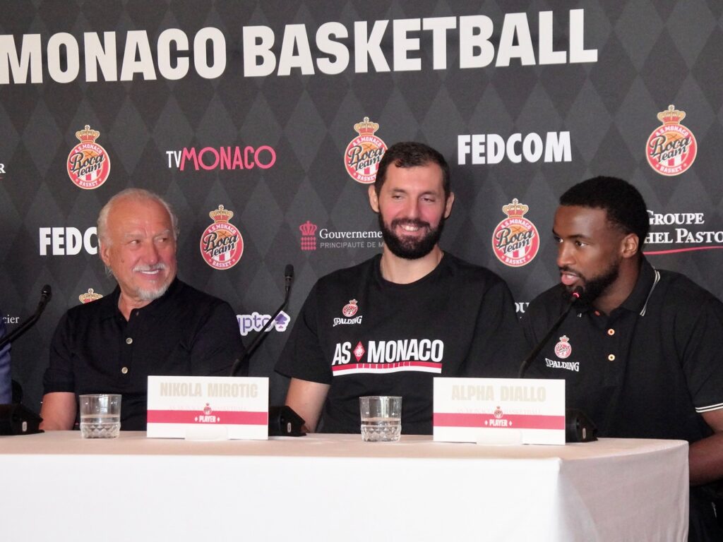 Il Presidente Alekszej Fedoricsev e i due giocatori Nikola Mirotic e Alpha Diallo,