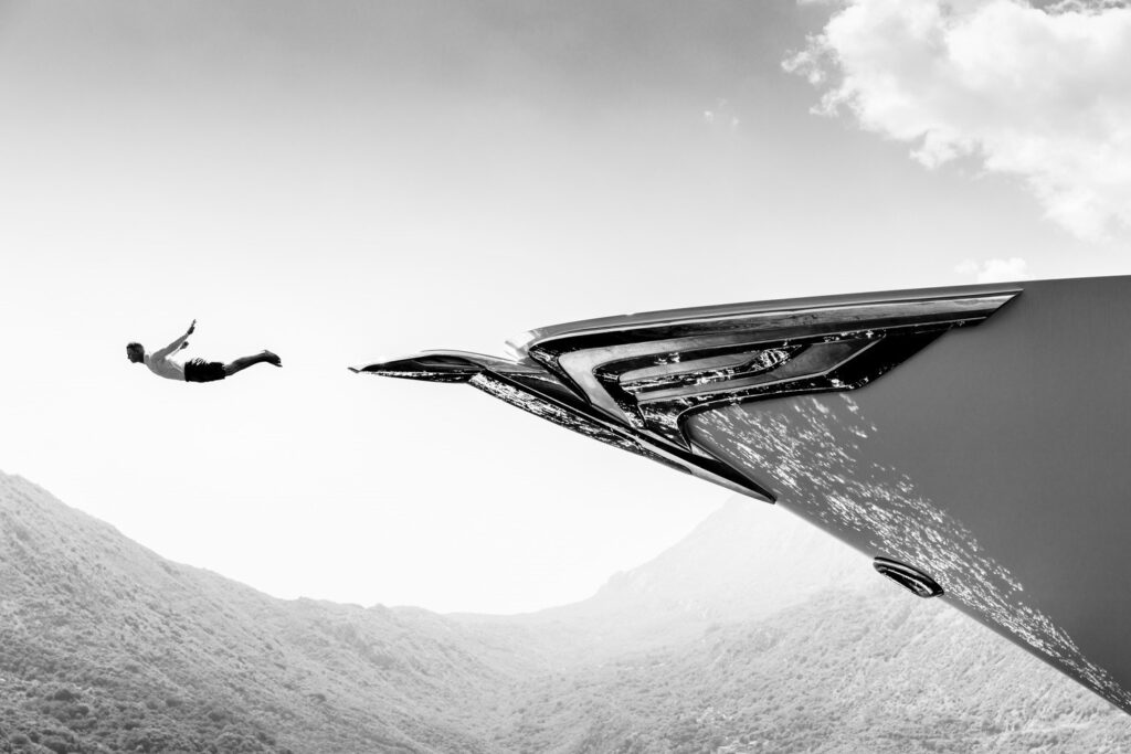 Al Monaco Yacht mostra di Guillaume Plisson, “Hommage au Yachting”,