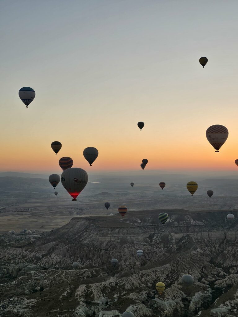 Maurizio Di Maggio ci porta in volo a Goreme in Cappadocia (Turchia), per un volo in mongolfiera.