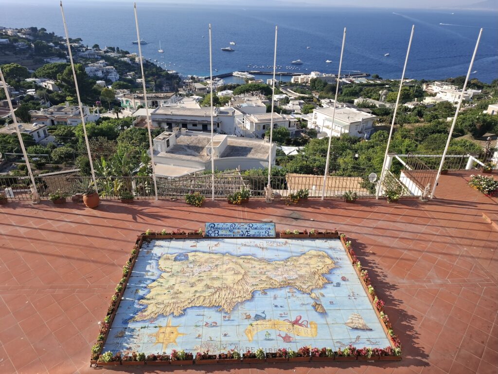 Capri isola dei sogni: mare turchese e tradizioni