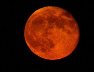 A Monaco attesa per l'eclissi di Luna rossa di domenica 7 settembre