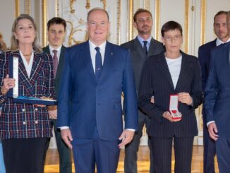 La Francia rende omaggio per la cultura alla Principessa d'Hannover per le cause umanitarie alla Principessa Stéphanie in Presenza dle Principe Alberto II