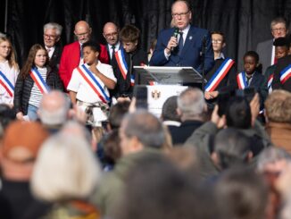 Il Principe Alberto II di Monaco in visita a Guiscard e Chantilly siti storici dei Grimaldi di Monaco