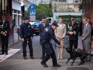 S.A.S. la Principessa Charlene ha assistito alla presentazione della nuova brigata cinofila della Pubblica Sicurezza di Monaco, da lei voluta,