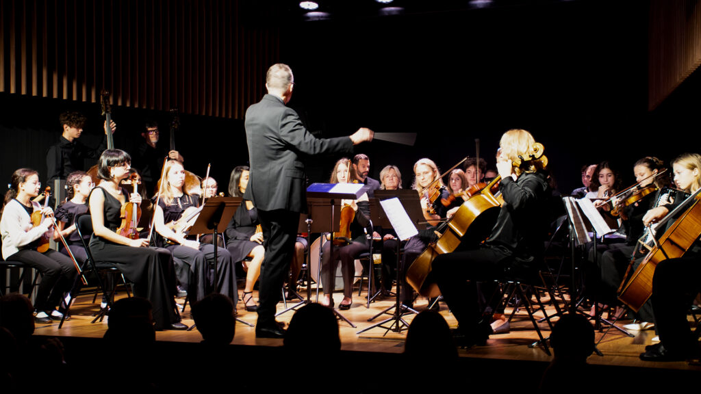 Dopo dieci mesi di lavori, l’Accademia Rainier III di Monaco presenta il rinnovato Auditorium Marc César Scotto inaugurato da S.A.S. il Principe Alberto II.  