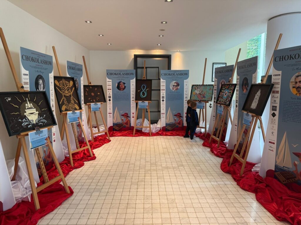Moastra di quadri con base di cioccolato a Chokolashow