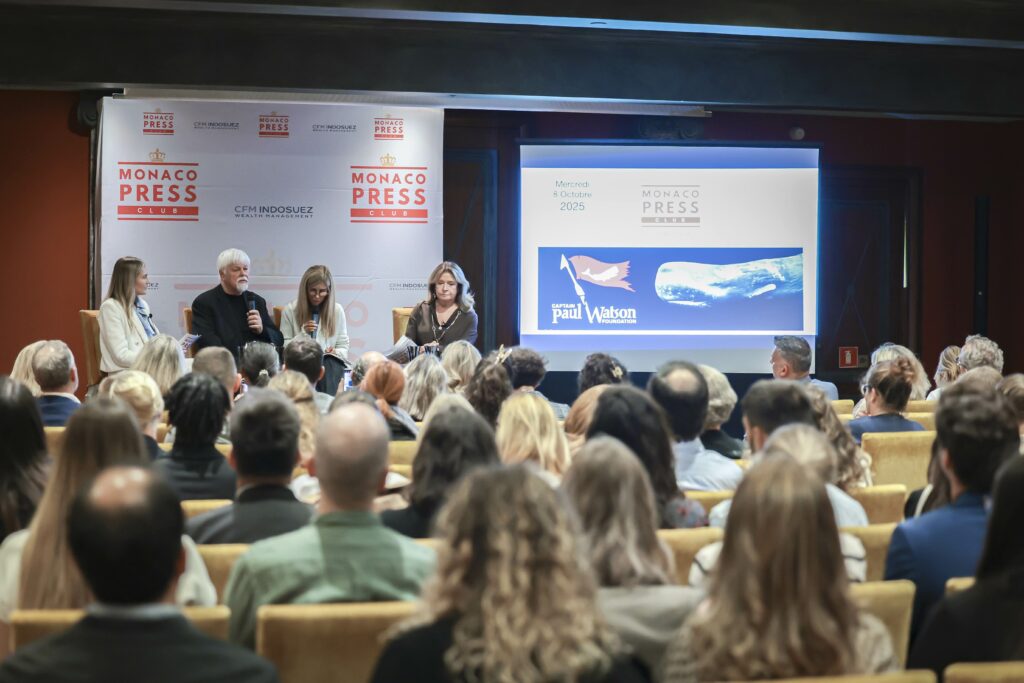 Paul Watson al Monaco Press club: le balene sono le contadine dell'oceano