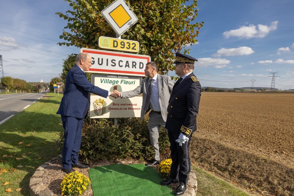 Il Principe Alberto II di Monaco in visita a Guiscard e Chantilly siti storici dei Grimaldi di Monaco