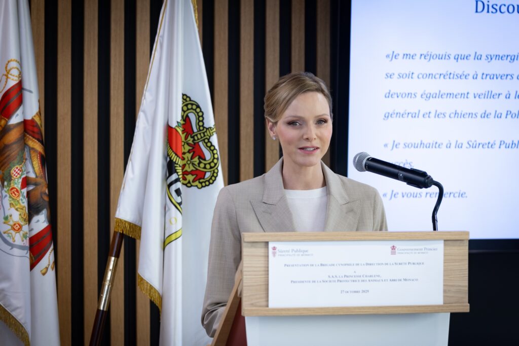 S.A.S. la Principessa Charlene ha assistito alla presentazione della nuova brigata cinofila della Pubblica Sicurezza di Monaco, da lei voluta,