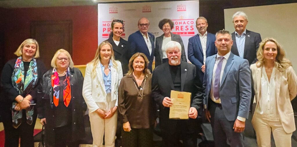 Il Consiglio d'Amministrazione del Monaco Press Club ha nominato membro d'onore del club Paul Watson per la sua implicazione e comunicazione