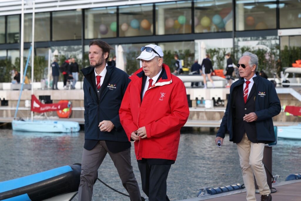 Il Principe Alberto II con il Presidente della Federazione Mathias Raymond e il Direttore di gara Roland Weill mentre si recano a vedere la gara di canottaggio
