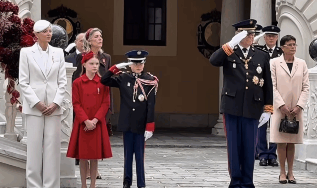 I Principi durante la presentazione delle armi nella corte di Palazzo