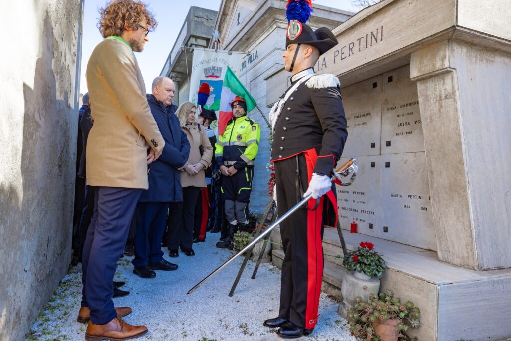 Il Principe Alberto II in visita a Stella si è recato sulla tomba del Presidente Pertini