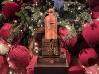 Il Direttore del Metropole Monte-Carlo, Serge Hethuin, ha presentato nel raffinato decoro di Natale, i nuovi dolci per le feste