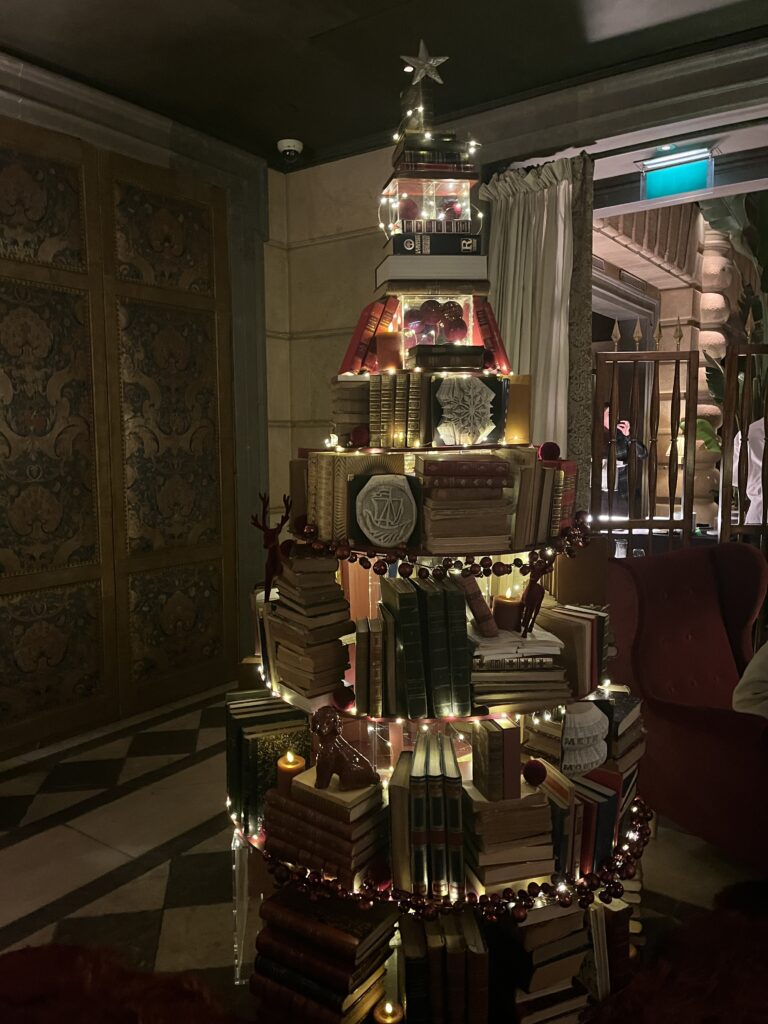 L'albero di Natale della cultura al metropole hotel