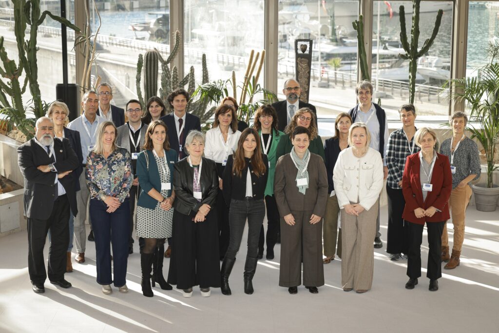 Isabelle Rosabrunetto Direttore Generale del Dipartimento delle Relazioni Estere e il Dottor Maria Betti Segretario Esecutivo del Santuario Pelagos con gli altri partecipanti alla riunione