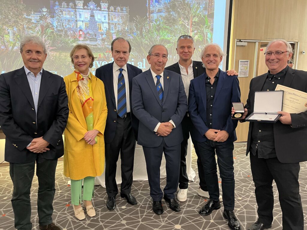 Al centro il presidente del MCPC,Paolo Mosti e il presidente FIAP, Riccardi Busi, a sinistra Carolina Mosti, presidente de Il Teatro della Vita, Alberto Colman, vice presidente MCPC; da destra alcuni dei vincitori, Falkmar Ameringer, Massimo Tommi e  dietro Michele Macinai
