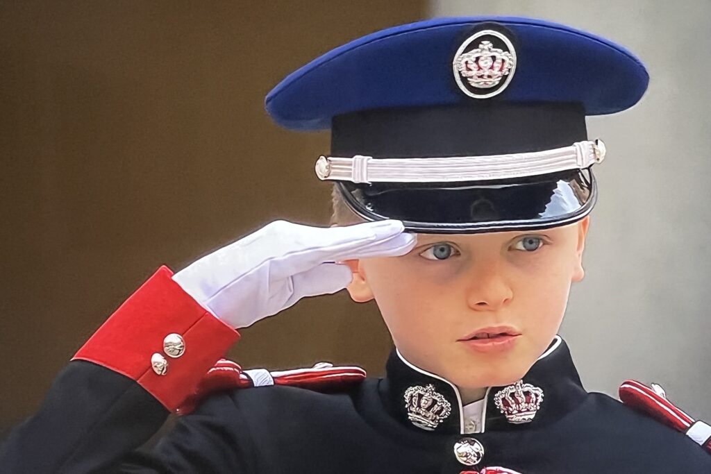 Il Principe Ereditario Jacques ha cantato l'inno nazionale