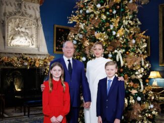 S.A.S. il Principe Albert II ha rivolto alla popolazione il discorso tradizionale di fine anno. Accanto a lui per gli auguri S.A.S. la Principessa Charlene e anche quelli dei Principi Jacques e Gabriella.