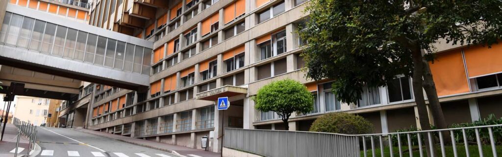 Il governo ha deciso possibili evacuazioni preventive a titolo precauzionale di alcuni residenti di edifici vicini all'attuale Liceo Albert Ier ex college Charles III