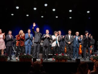 Agli Auguri del Com.It.Es. agli italiani per le prossime feste, Ezio Greggio e Manuela Ruosi