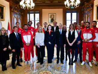 Valentin Vacherot e colleghi ricevuti in Comune dal sindaco Georges Marsan per l'omaggio al tennis monegasco