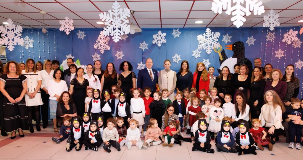 I Principi di Monaco con i bimbi della Crèche-Garderie Rosine Sanmori