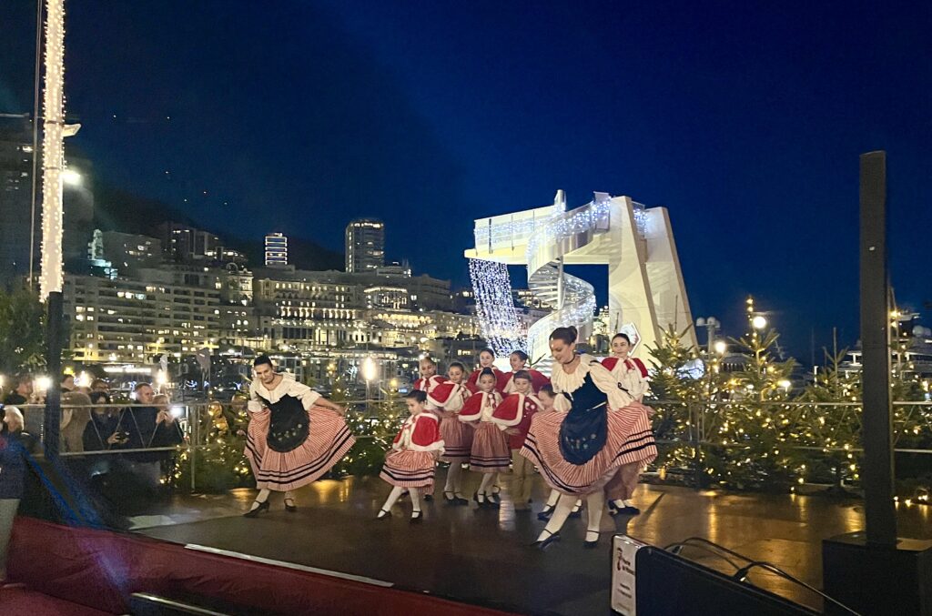 Il gruppo folkloristico La Paladienne si è esibitia davanti ai Principi