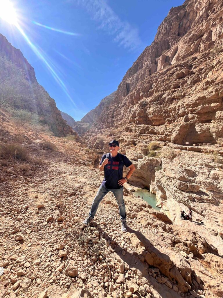 Maurizio di Maggio durante la sua escursione al Wadi Shab in Oman