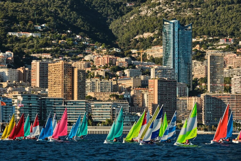 La terza edizione del Navicap Challenge – Trophée Elena Sivoldaeva si è conclusa con una vittoria tutta monegasca. I giovani regatanti del Yacht Club de Monaco, Victor Holst e Paul Papillon, hanno dominato un’edizione da record con 65 equipaggi di 8 nazioni.