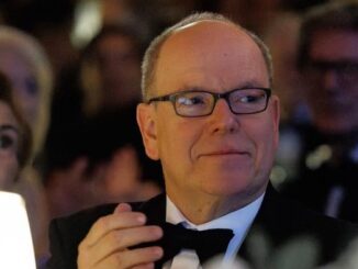 Il Palazzo con un comunicato che S.A.S. il Principe Alberto II ha subito un piccolo intervento dermatologico ed ha confermato la visita in Vaticano