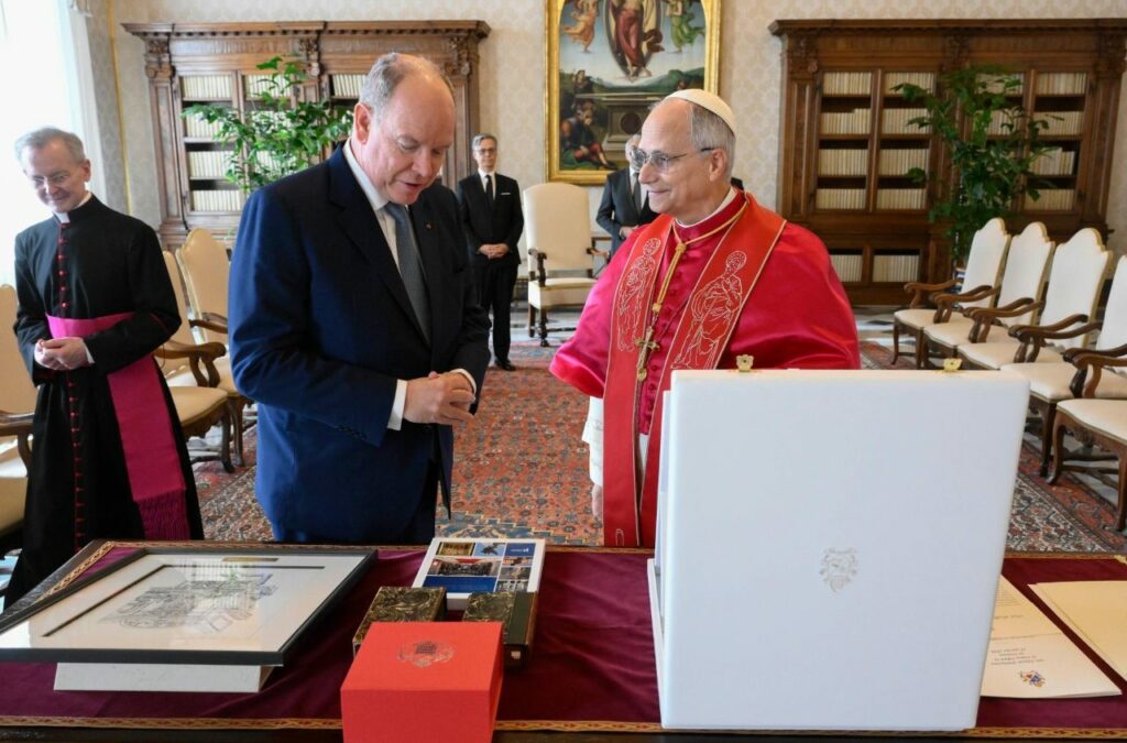 Il Principe ha offerto al Pontefice un'edizione delle Confessioni di Sant'Agostino che appartenne ad Alfred de Vigny.
