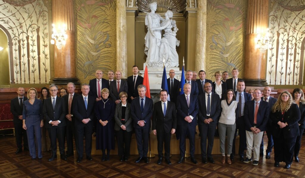 Francia e Monaco rafforzano il dialogo sui temi di confine: trasporti, sanità, rifiuti e ambiente al centro dell’incontro istituzionale a Nizza.