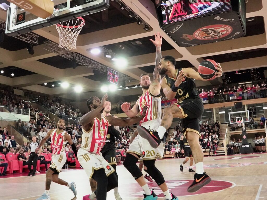 Okobo a canestro, ft.WSM Agency