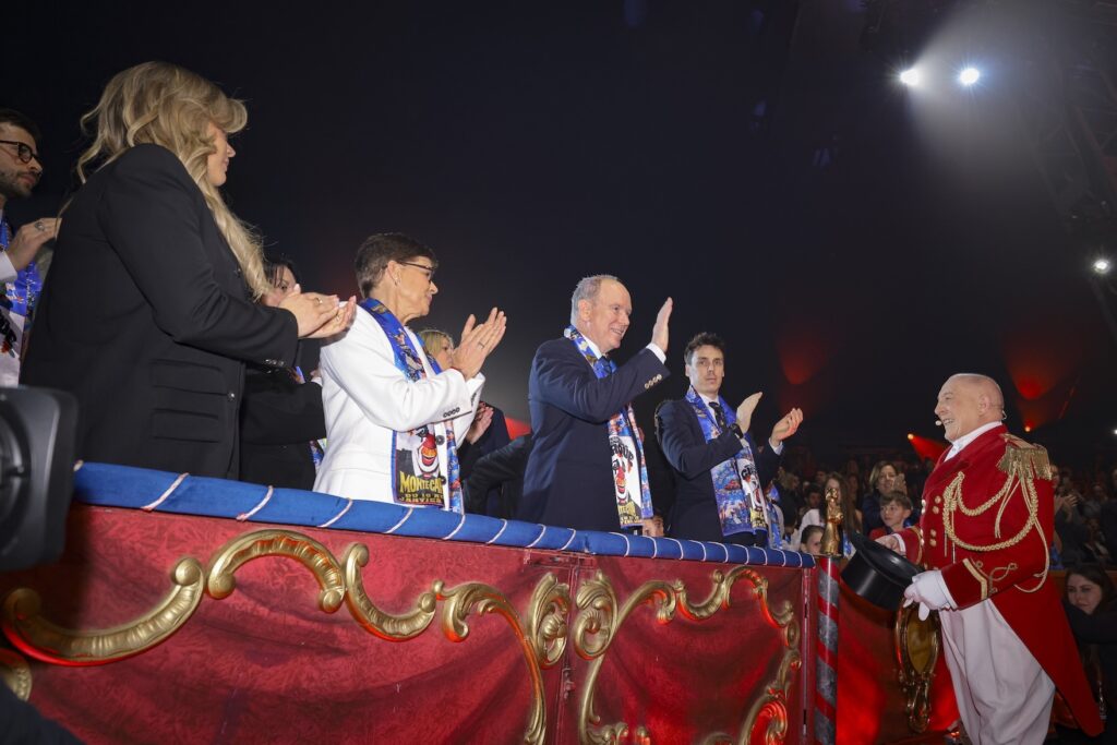 Tanti applausi per Il Principe alberto II che ha inaugurato il Festival del circo di Monte-Carlo