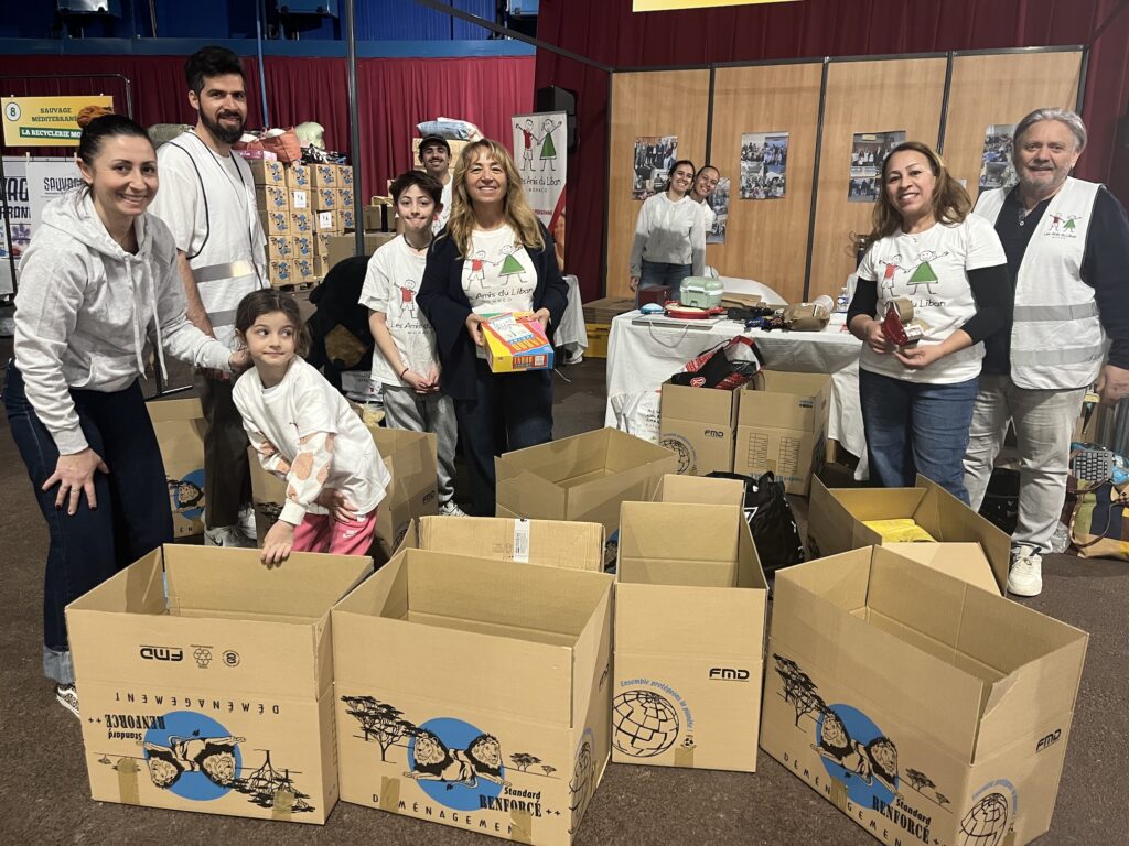 Le Amis du Liban preaprano aiuti i ogni tipo per il Libano