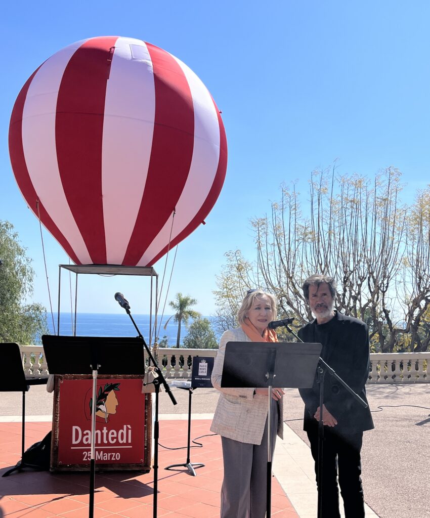 La Presidente Maria Betti con Corrado Veneziano coordiantore del gruppo cultura e arte della Dante Monaco