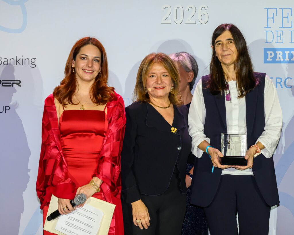 Il professor Maria Blasco è la vincitrice del Prix Monte-Carlo Femme de l'Année 2026, nella foto con la Presidente del Premio Cinzia Sgambati-Colman e la vice-presidente Valentina Colman-Funez