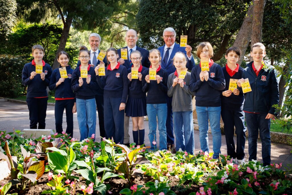 10 Edizione della Campagna Francese OFA "Des Fleurs pour les Abeilles" - Studenti di FANB Monaco con il Principe Alberto II e Thierry Dufresne