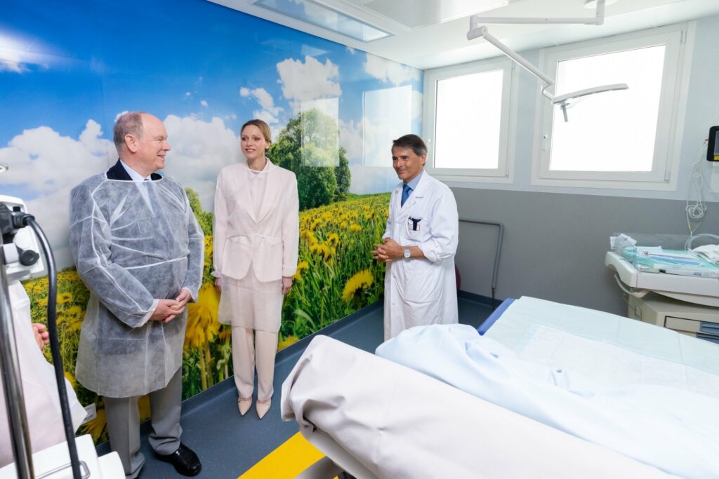 I Principi di Monaco in visita alla maternità del CHPG