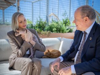 S.A.S. la Principessa Charlene, già presidente dell'associazione SPA, Società Protettrice degli Animali di Monaco, insieme al Principe Alberto, II ha visitato la struttura per ammirare i nuovi lavori di abbellimento.