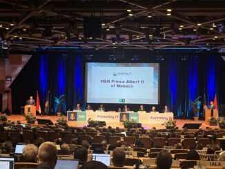 Il Principe Alberto II di Monaco ha inaugurato la 4ª Assemblea dell’Organizzazione Idrografica Internazionale. 104 Paesi riuniti per il futuro dei mari e dei dati marittimi.