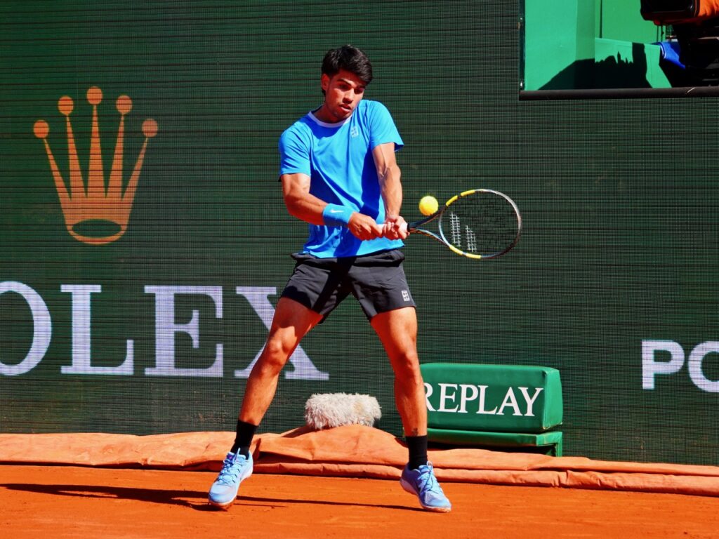 Accanto ai grandi favoriti come Jannik Sinner e Carlos Alcaraz, spicca il nome inatteso del monegasco Valentin Vacherot.