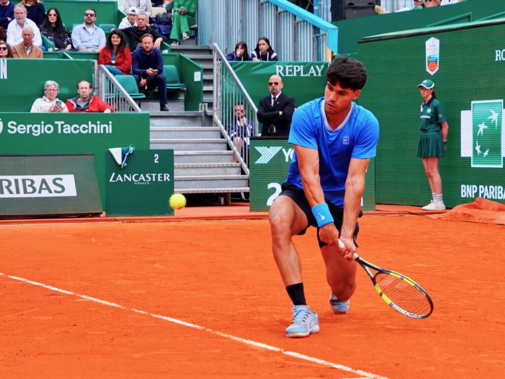 Carlos Alcaraz passa agli ottavi di finale