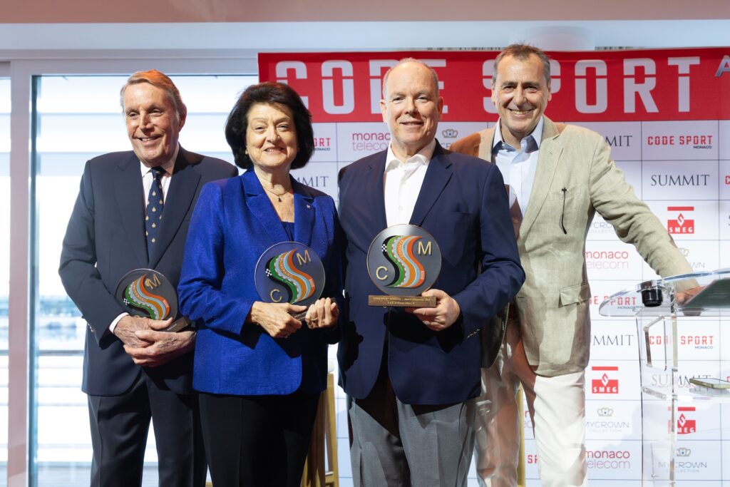 Al centro il Sovrano con Yvette Lambin-Berti a sinistra Michel Boeri e a destra Jean-Marc Moreno.