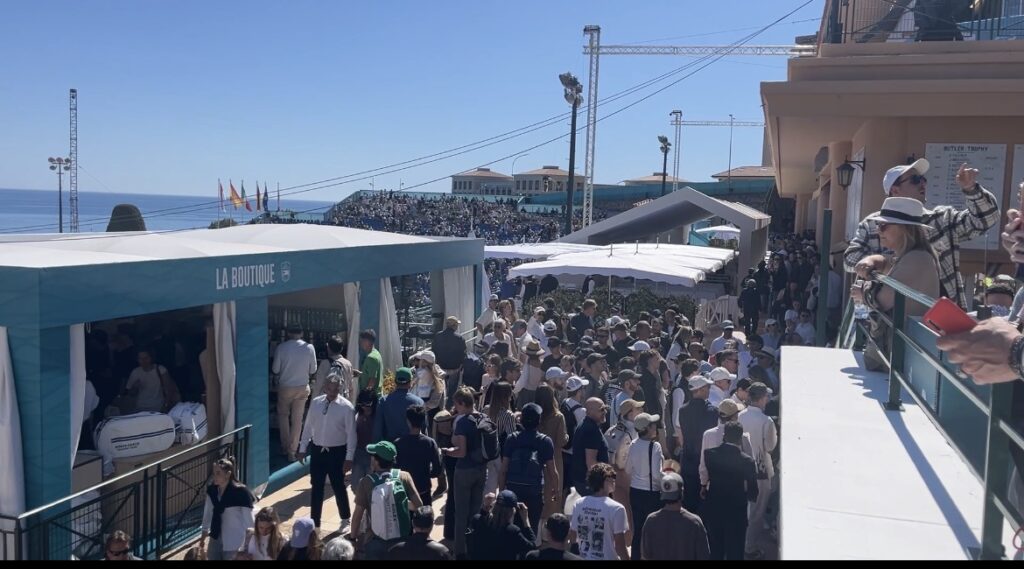 Il numerosissimo pubblico accorso già dal 1° giorno, quasi tutto italiano