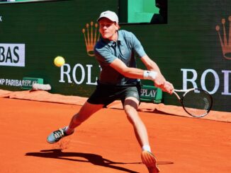 Il Monte-Carlo Masters entra nel vivo con un tabellone dei quarti che mescola conferme e sorprese. Accanto ai grandi favoriti come Jannik Sinner e Carlos Alcaraz, spicca il nome inatteso del monegasco Valentin Vacherot.