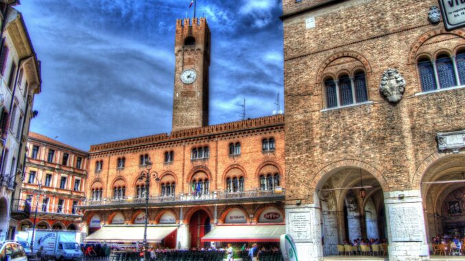 Treviso, elegante e autentica, conquista con canali, scorci suggestivi e atmosfere intime nel cuore del Veneto.